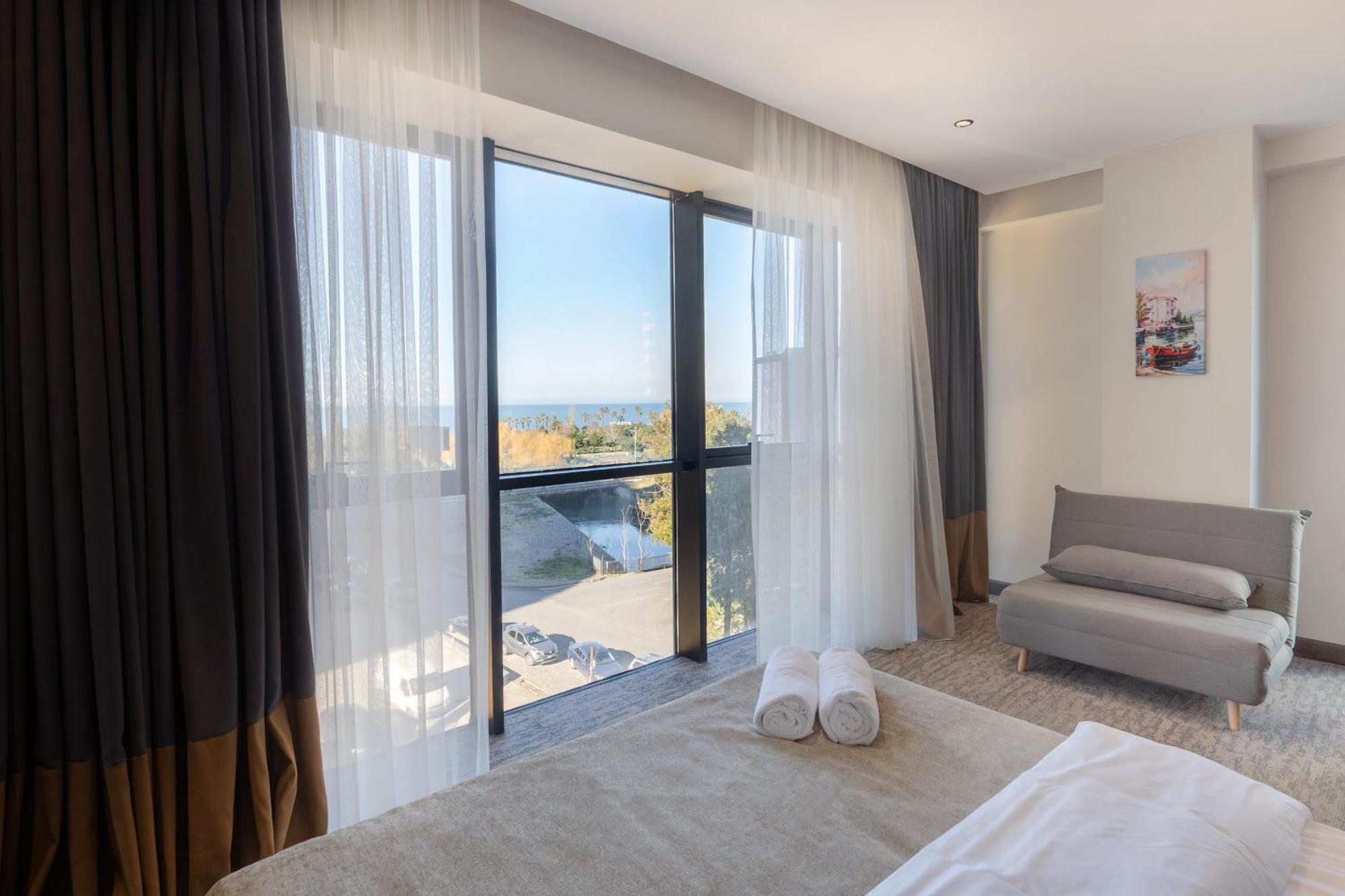 Nova Luxe Hotel & Residences Batumi Zewnętrze zdjęcie